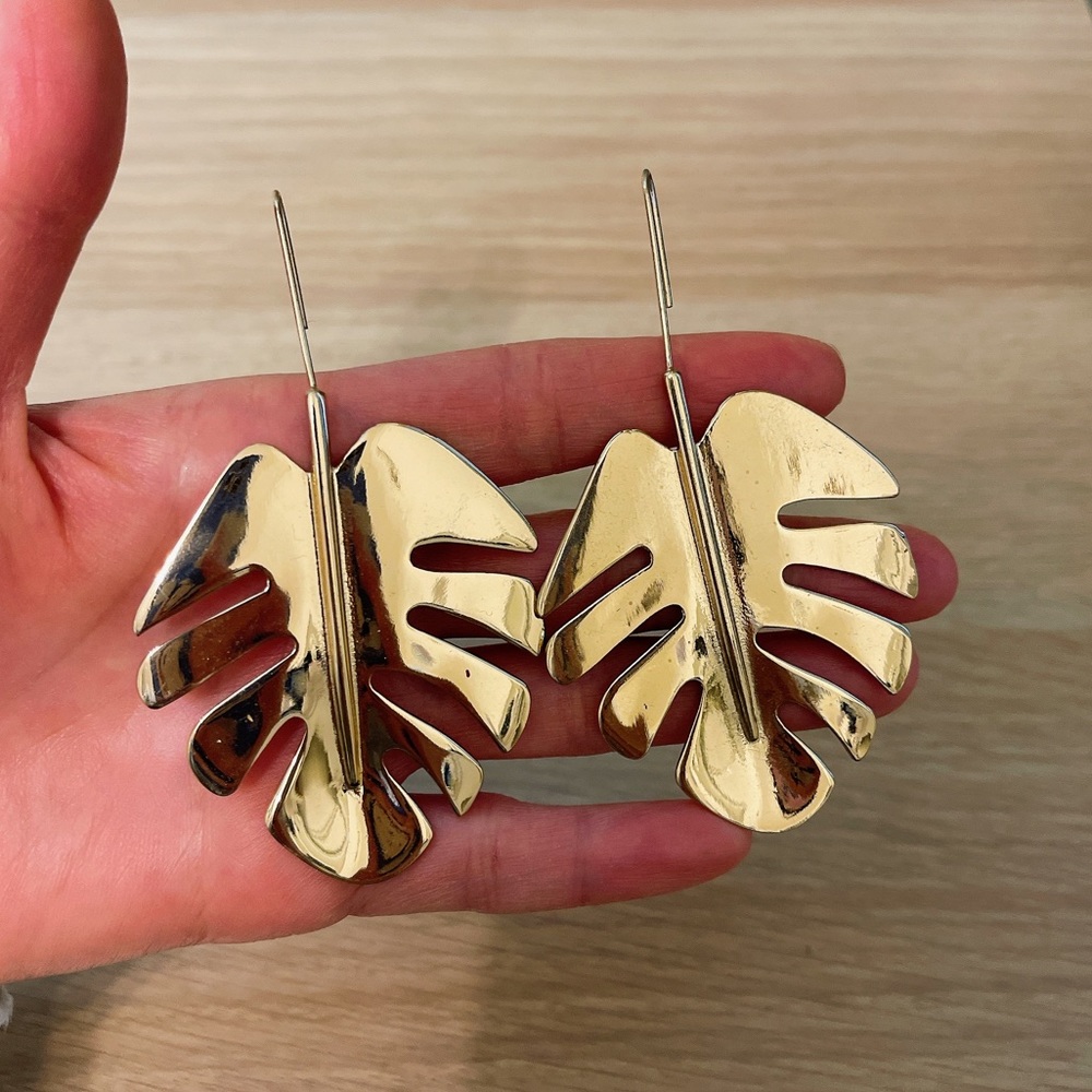 Zara gold leaf dangle large statement earring preowned